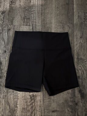 Lululemon WunderTrain Bike Shorts - Black - Size 12